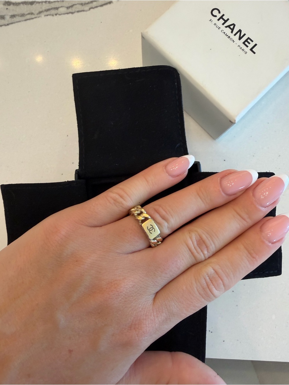 CHANEL Chunky Chain CC Signet Ring - Gold Tone - Picture 5 of 6